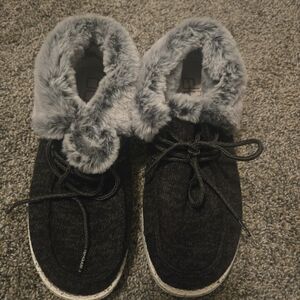 The HEYDUDE™ Wendy Wool Folded Boots, women, black and grey, size 8.